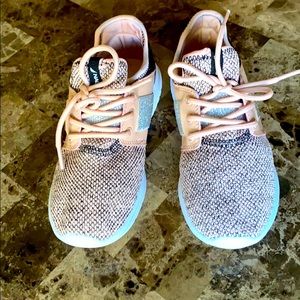 GIRL'S COMFY ALL DAY SNEAKER